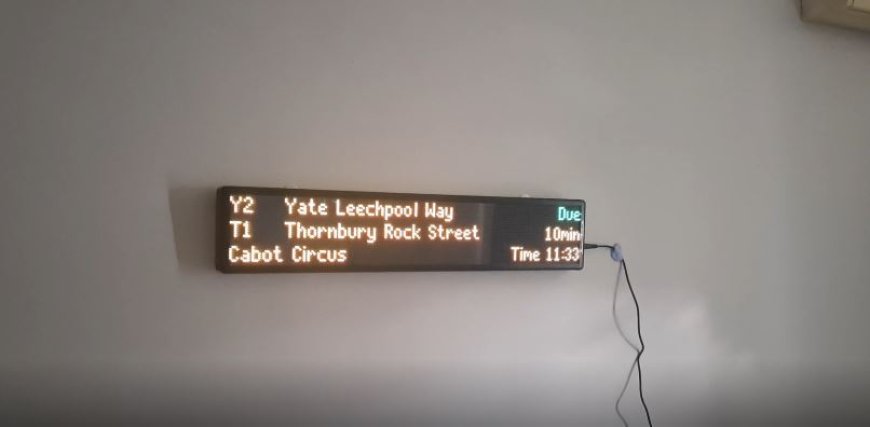 Brit installs replica bus tracking screen linked to local bus stop in his home   --[Reported by Umva mag]