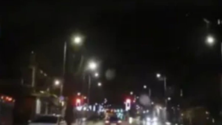 Moment cops tackle driver who blew through FIVE red lights narrowly missing passers-by before crashing into parked cars --[Reported by Umva mag]