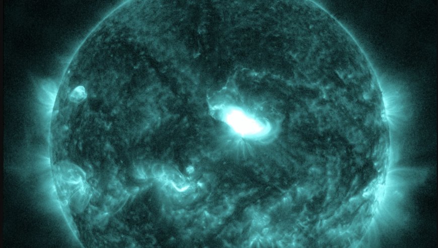 'Severe' geomagnetic storm to slam Earth Thursday, with auroras possible as far south as California and Alabama --[Reported by Umva mag]