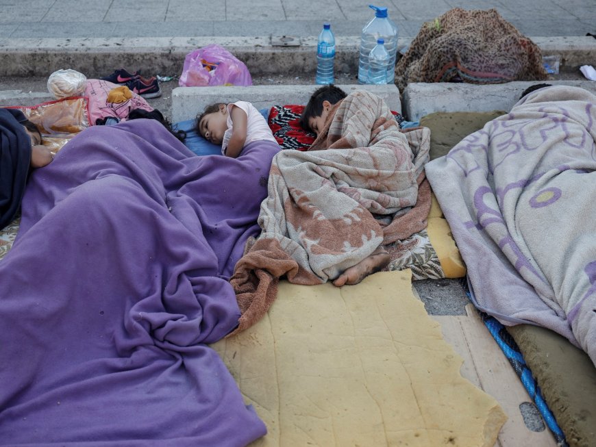 Lebanese displaced by Israeli bombardment sleeping on streets and beaches --[Reported by Umva mag]