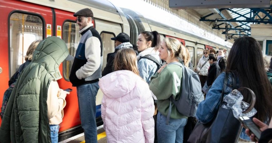 Delays and reduced service frustrate London commuters – travel latest --[Reported by Umva mag]