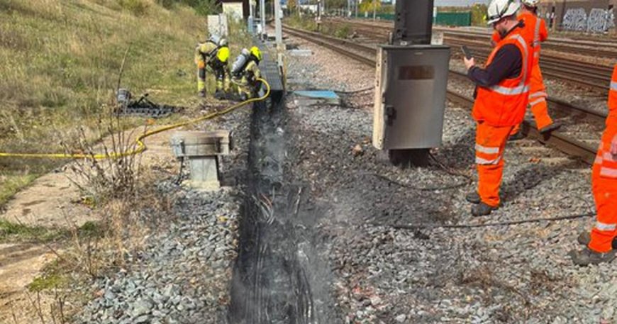 Stevenage fire still causing London train delays after major damage --[Reported by Umva mag]