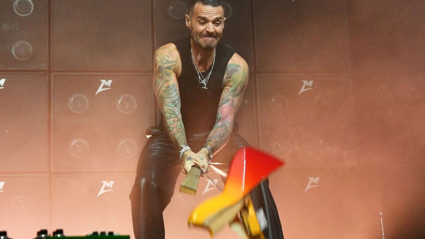 Watch the moment Busted’s Matt Willis smashes a guitar as he announces McFly tour — and tickets go on sale next week --[Reported by Umva mag]