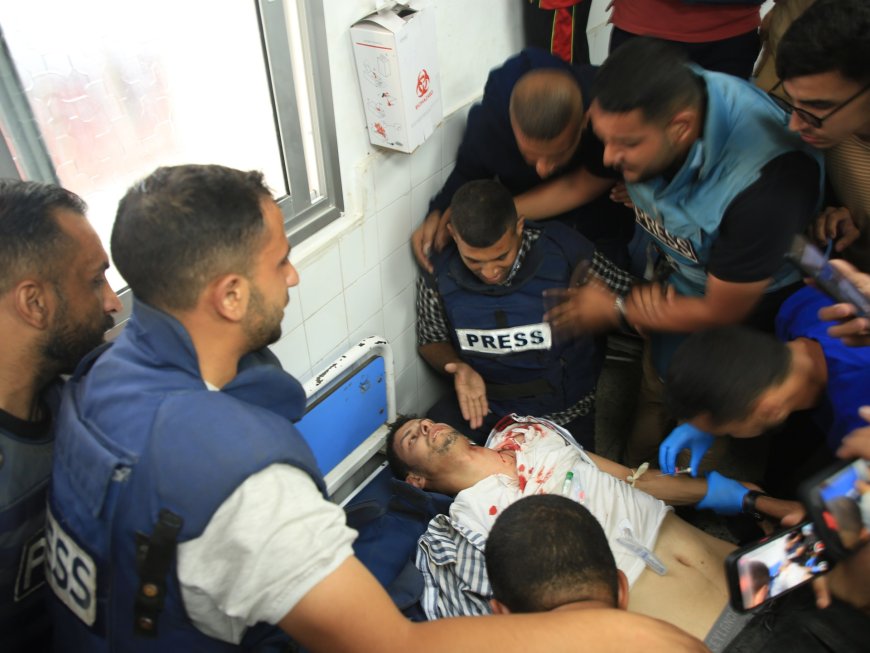 Al Jazeera cameramen in critical condition after Israeli shooting in Gaza --[Reported by Umva mag]