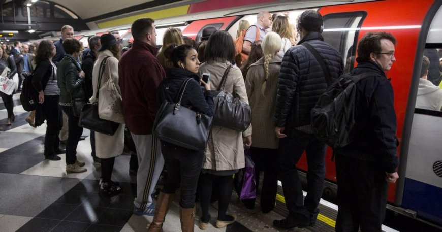 Severe delays on major Tube line because of faulty signalling --[Reported by Umva mag]