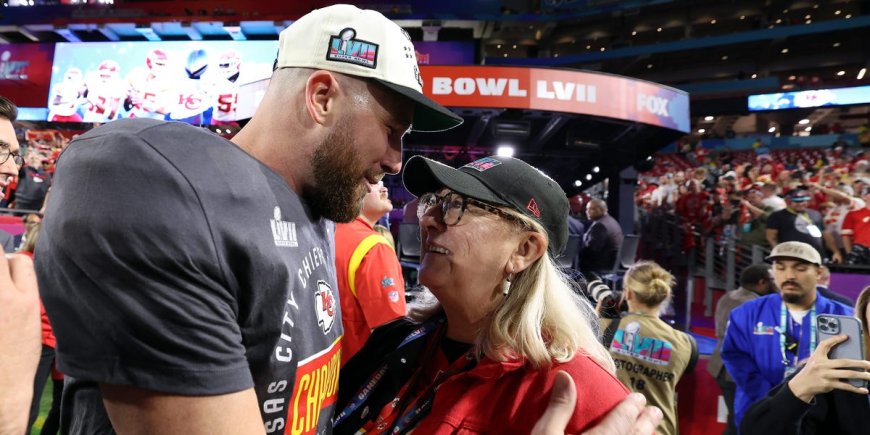 Travis Kelce says his mom 'made it look easy' when it came to raising him and Jason Kelce --[Reported by Umva mag]