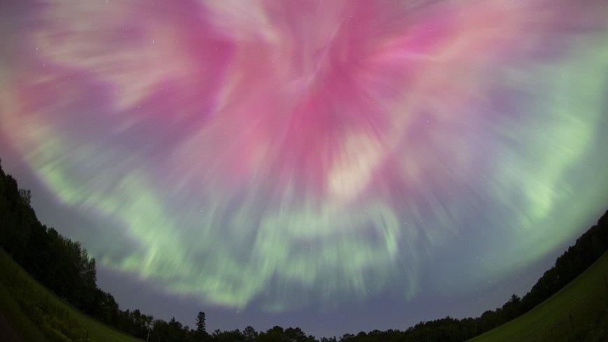 'Severe' solar storm that hit Earth Thursday could be 'global phenomenon' with auroras as far south as California --[Reported by Umva mag]