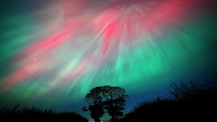 Northern Lights display dazzles across the UK – but will we see aurora again tonight? --[Reported by Umva mag]