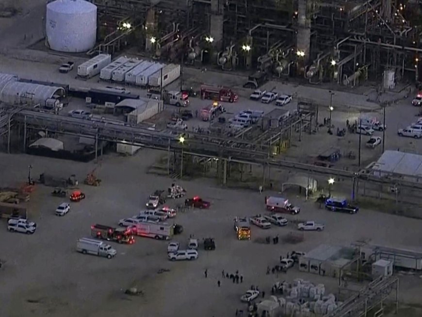 At least 2 killed and dozens injured after leak at Texas oil refinery --[Reported by Umva mag]