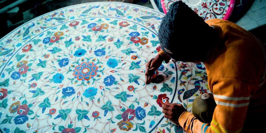 How descendants of Taj Mahal artisans are keeping marble inlay work alive --[Reported by Umva mag]