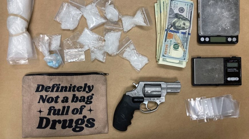 SEE IT: Oregon police find bag of narcotics ironically labeled ‘Definitely not a bag full of drugs' --[Reported by Umva mag]