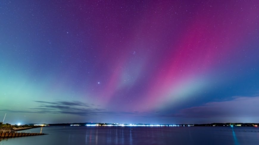 Sky-gazers treated to another aurora show  --[Reported by Umva mag]