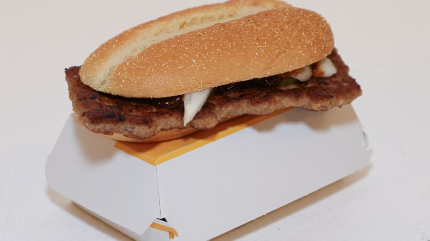 Exact date next week McDonald’s is bringing back the McRib after almost 10 years --[Reported by Umva mag]