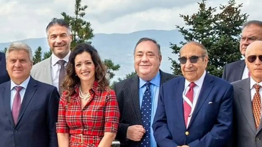 Last picture of ex-First Minister of Scotland Alex Salmond before he collapsed & died aged 69 after delivering a speech --[Reported by Umva mag]