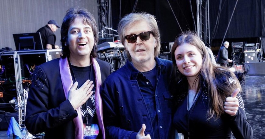 Beautiful moment Paul McCartney helps super-fans get engaged onstage at his show --[Reported by Umva mag]