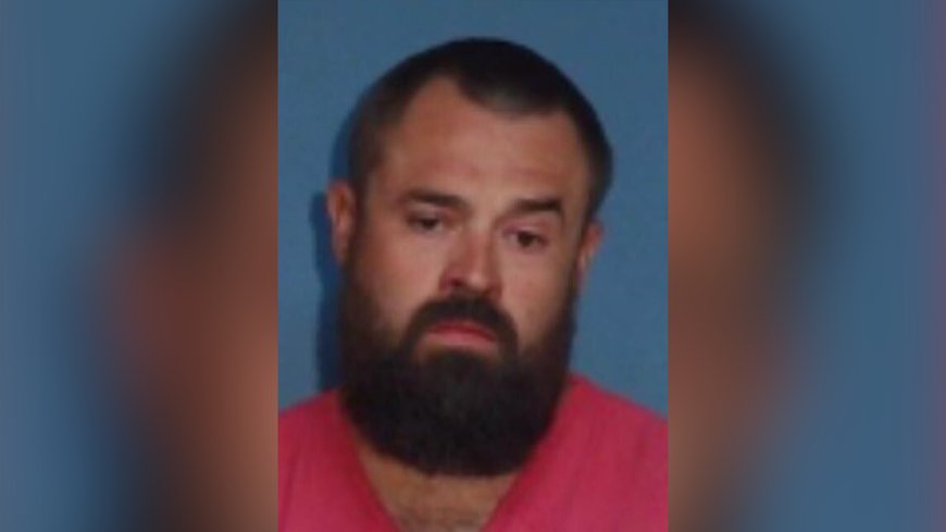 Arkansas father arrested after allegedly killing man he found with his missing 14-year-old daughter --[Reported by Umva mag]