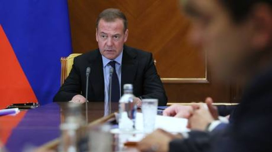 Medvedev responds to Polish general’s threats to bomb St. Petersburg --[Reported by Umva mag]