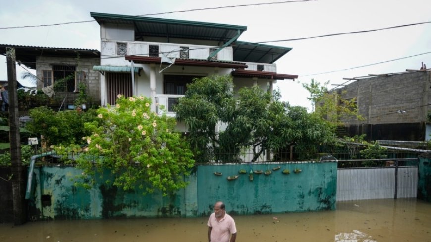 Sri Lanka closes schools as floods hammer capital  --[Reported by Umva mag]