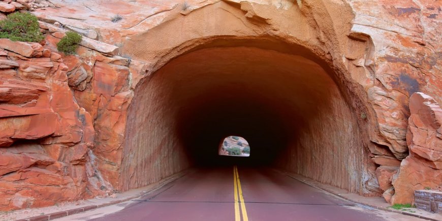 I spent 10 days solo road-tripping through Utah and Arizona. It was gorgeous, but I wish I'd known a few things before I left. --[Reported by Umva mag]