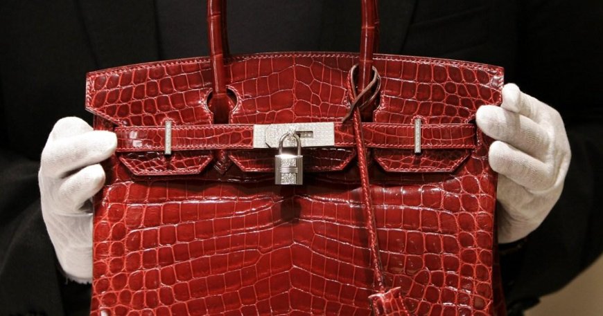 The seven secrets behind the most famous bag in the world --[Reported by Umva mag]