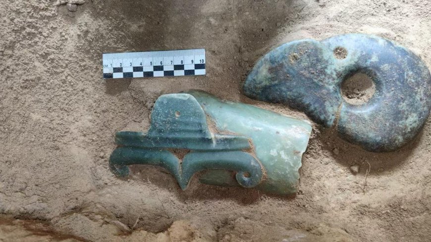 5,000-year-old jade 'dragon' unearthed in tomb in China --[Reported by Umva mag]