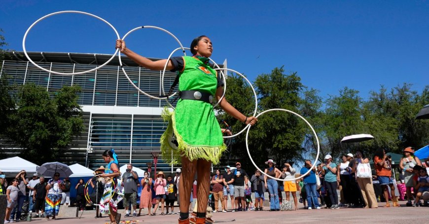 Indigenous Peoples Day Celebrated With an Eye On the Election --[Reported by Umva mag]