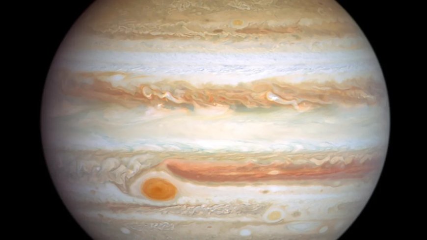 Jupiter's Great Red Spot is being squeezed, Hubble Telescope finds — and nobody knows why --[Reported by Umva mag]