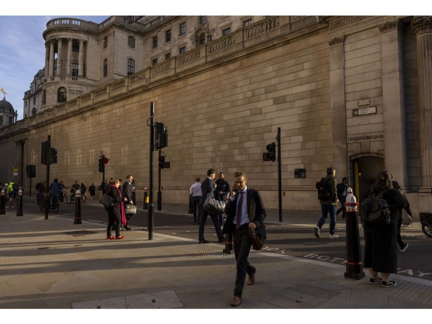 UK Wage Growth at Two-Year Low Keeps BOE Rate Cut in Sight --[Reported by Umva mag]